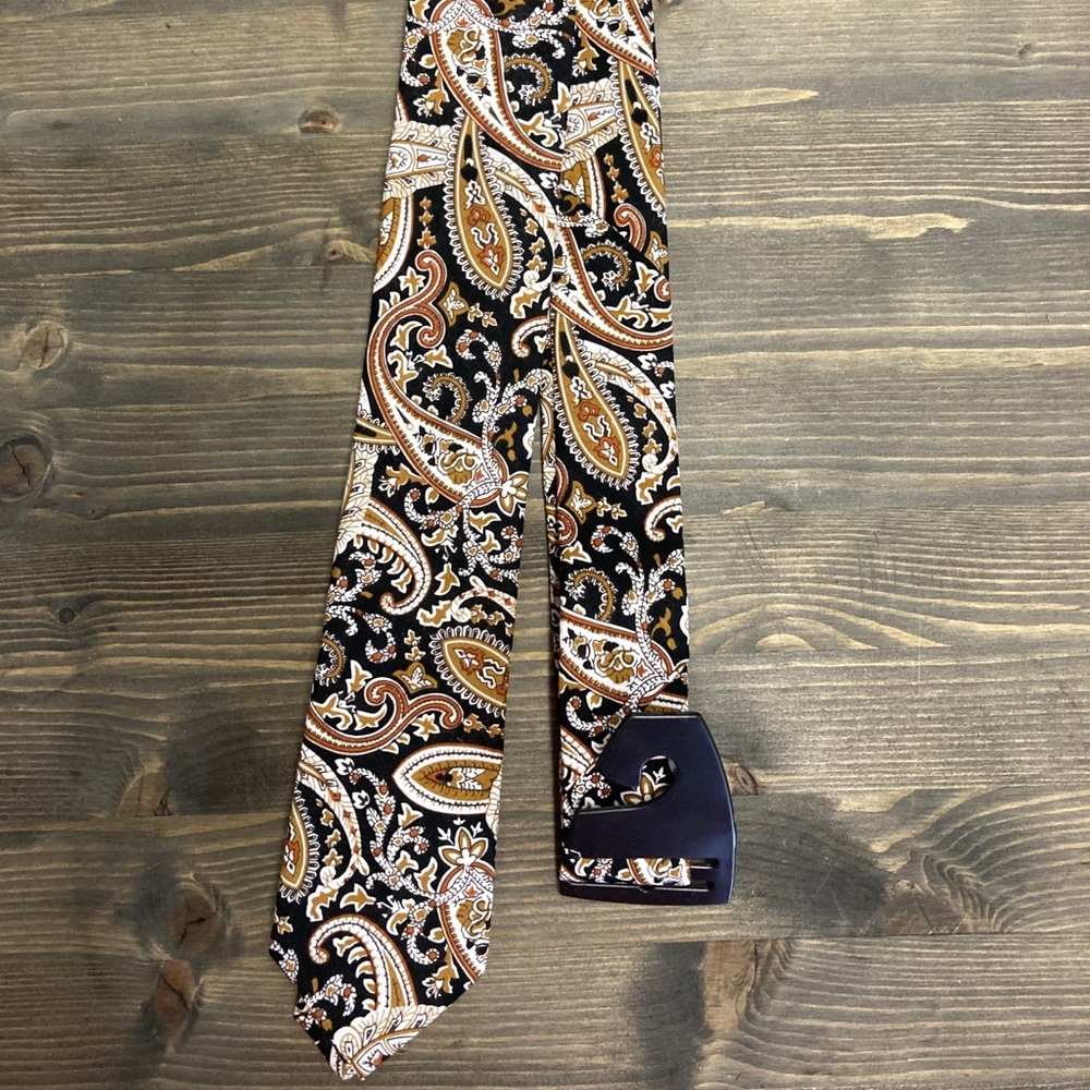 Boutique Destash! Men’s skinny tie